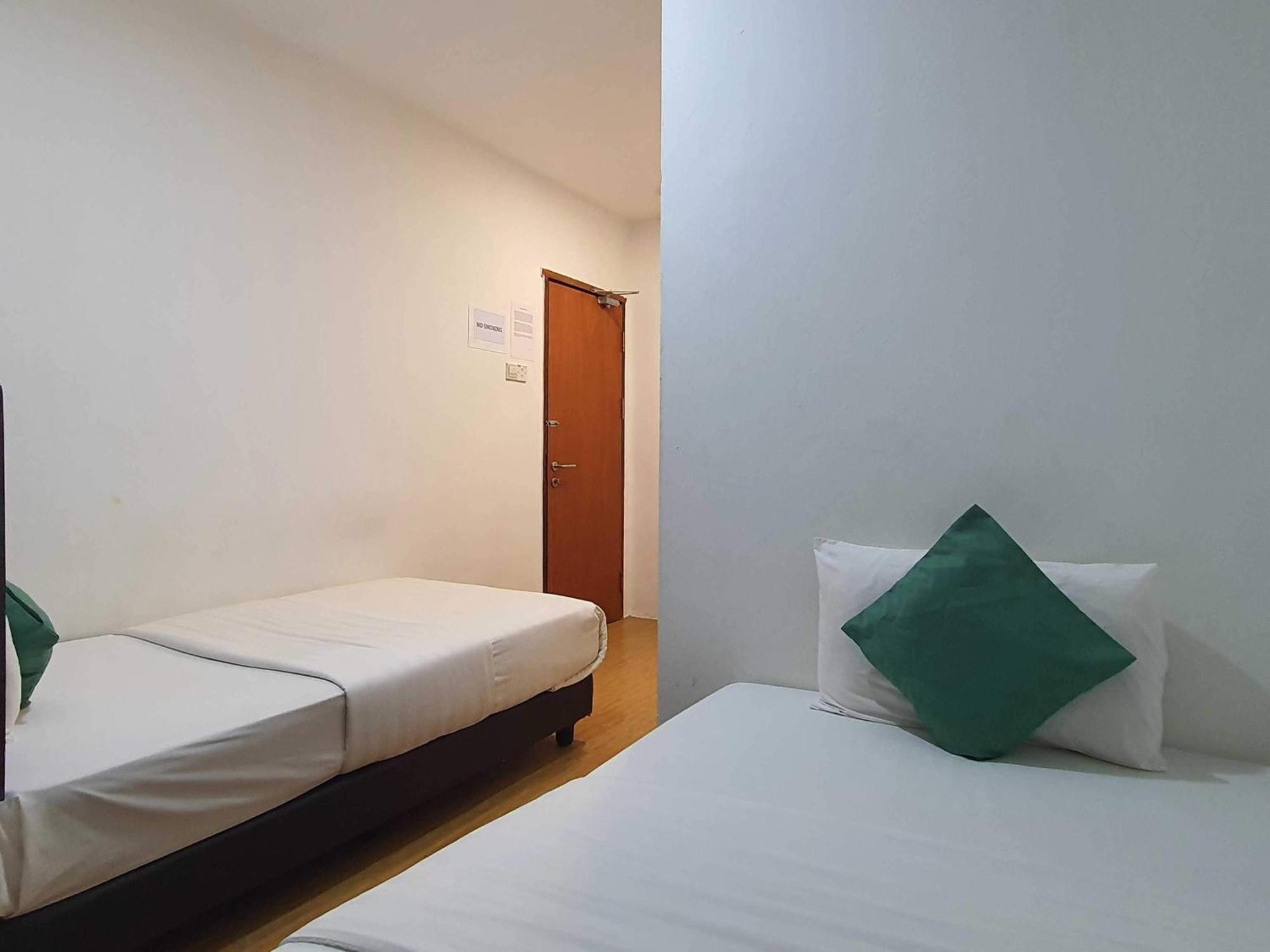 Oyo 91053 Signature Inn Мірі Екстер'єр фото