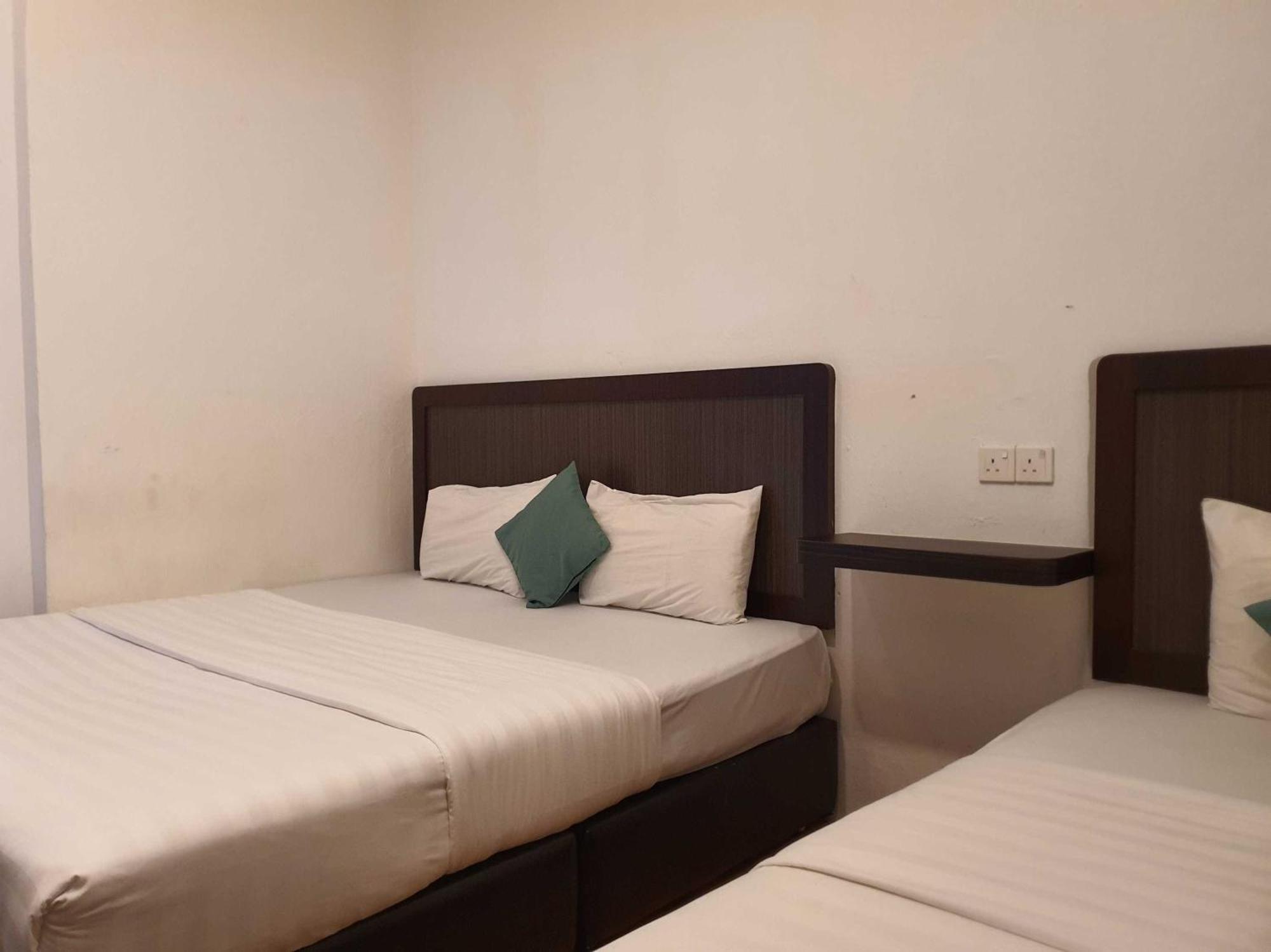 Oyo 91053 Signature Inn Мірі Екстер'єр фото
