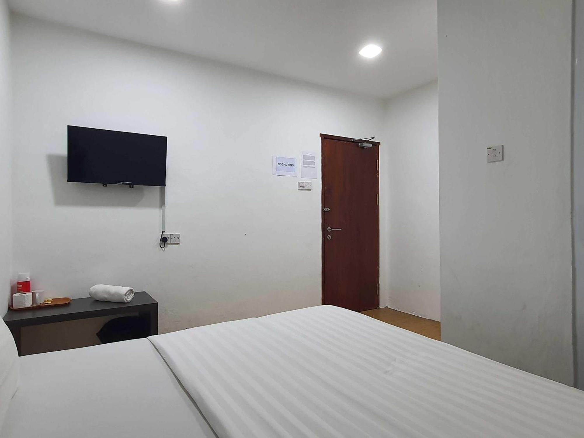 Oyo 91053 Signature Inn Мірі Екстер'єр фото