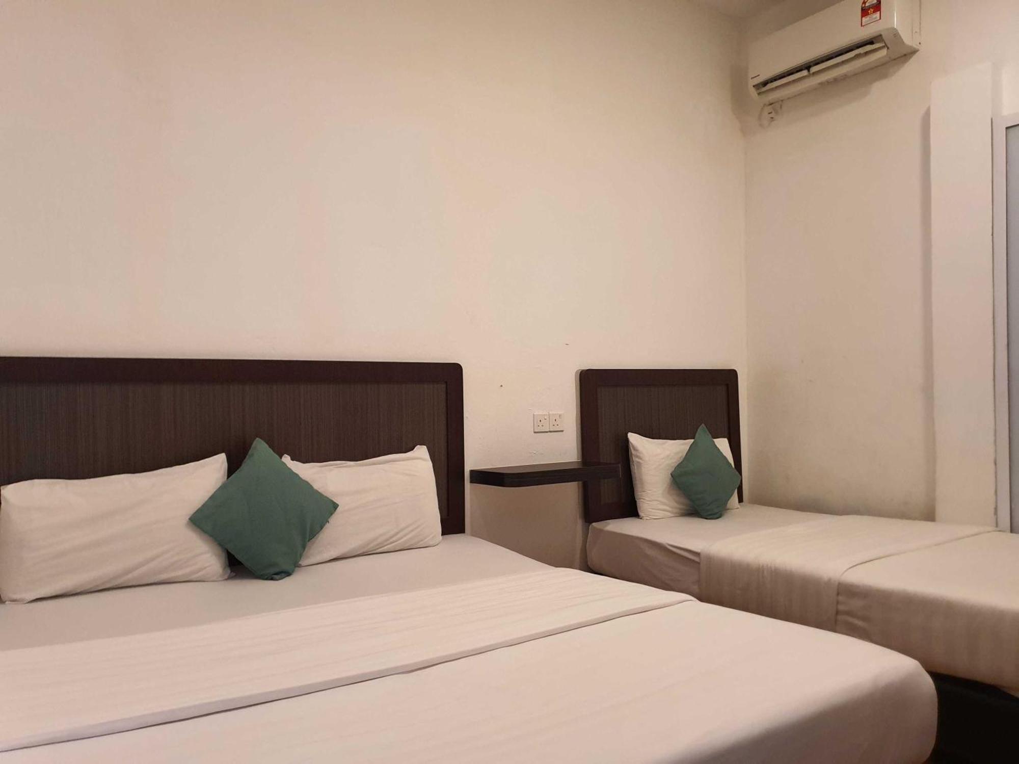 Oyo 91053 Signature Inn Мірі Екстер'єр фото