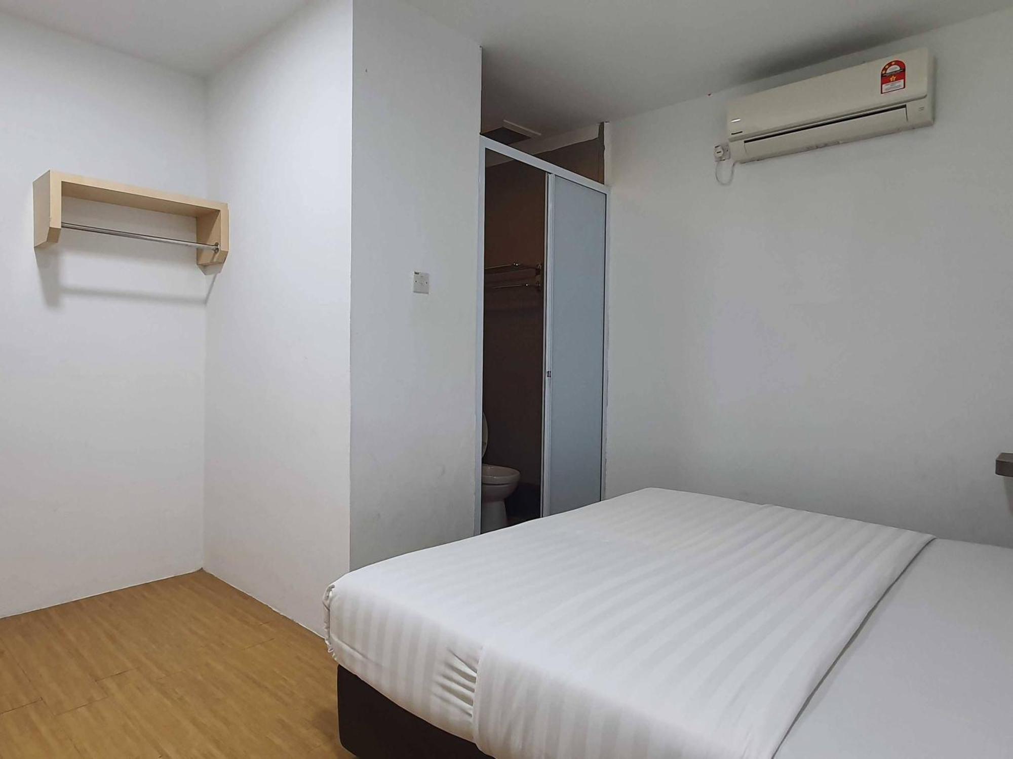Oyo 91053 Signature Inn Мірі Екстер'єр фото