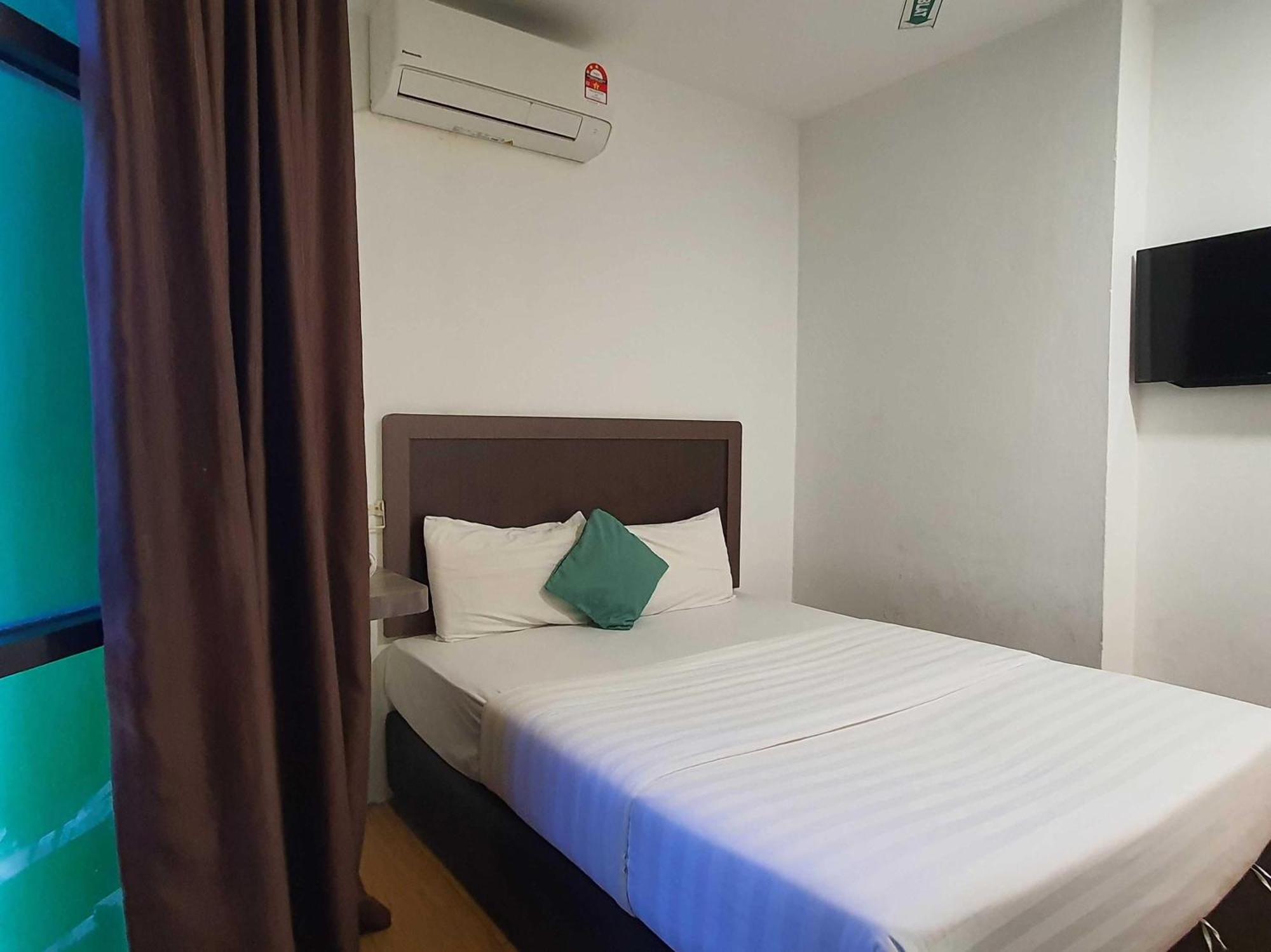 Oyo 91053 Signature Inn Мірі Екстер'єр фото