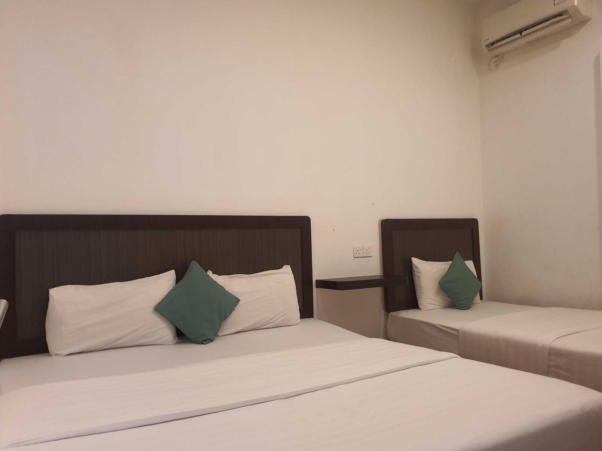 Oyo 91053 Signature Inn Мірі Екстер'єр фото