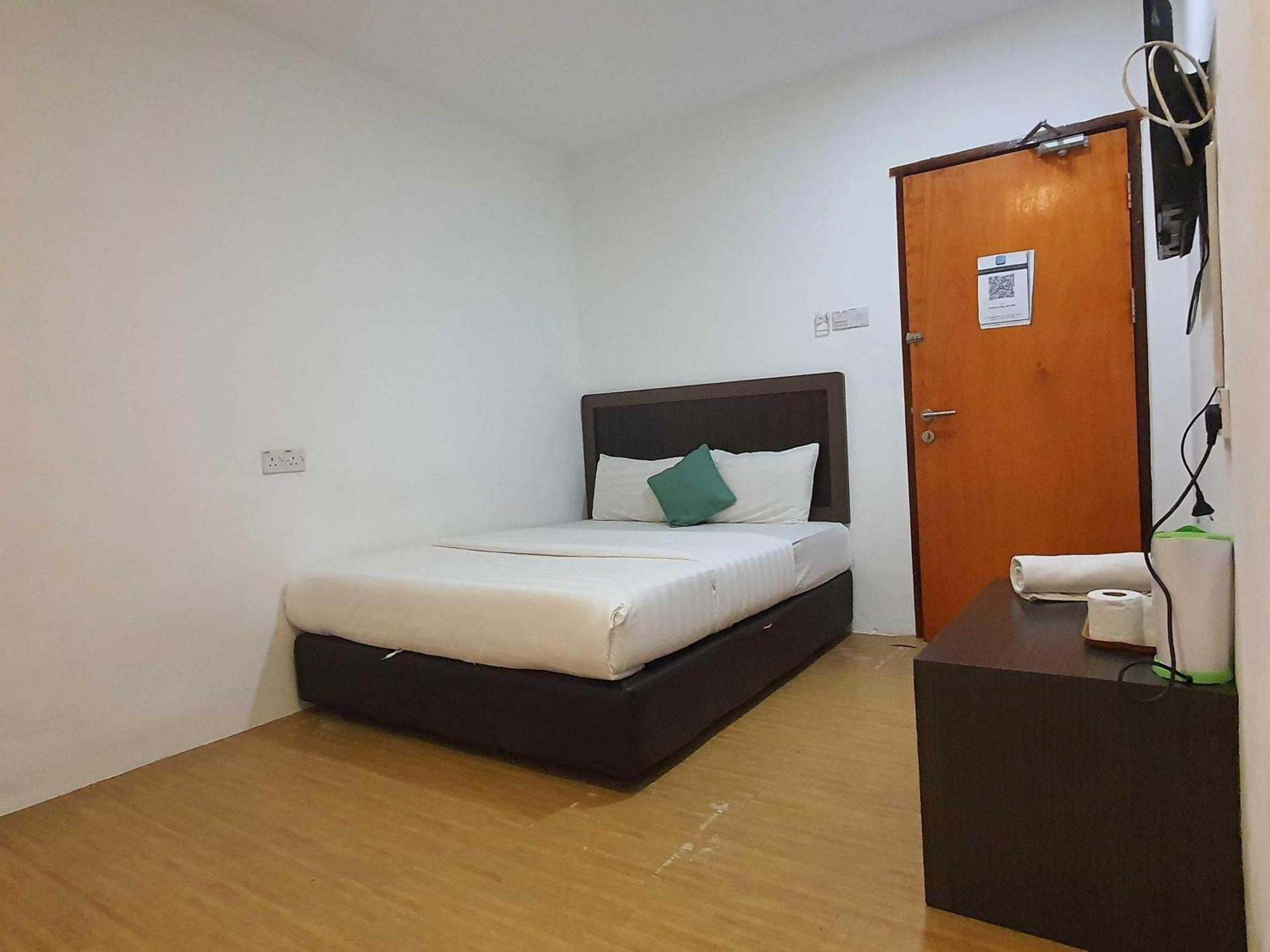 Oyo 91053 Signature Inn Мірі Екстер'єр фото